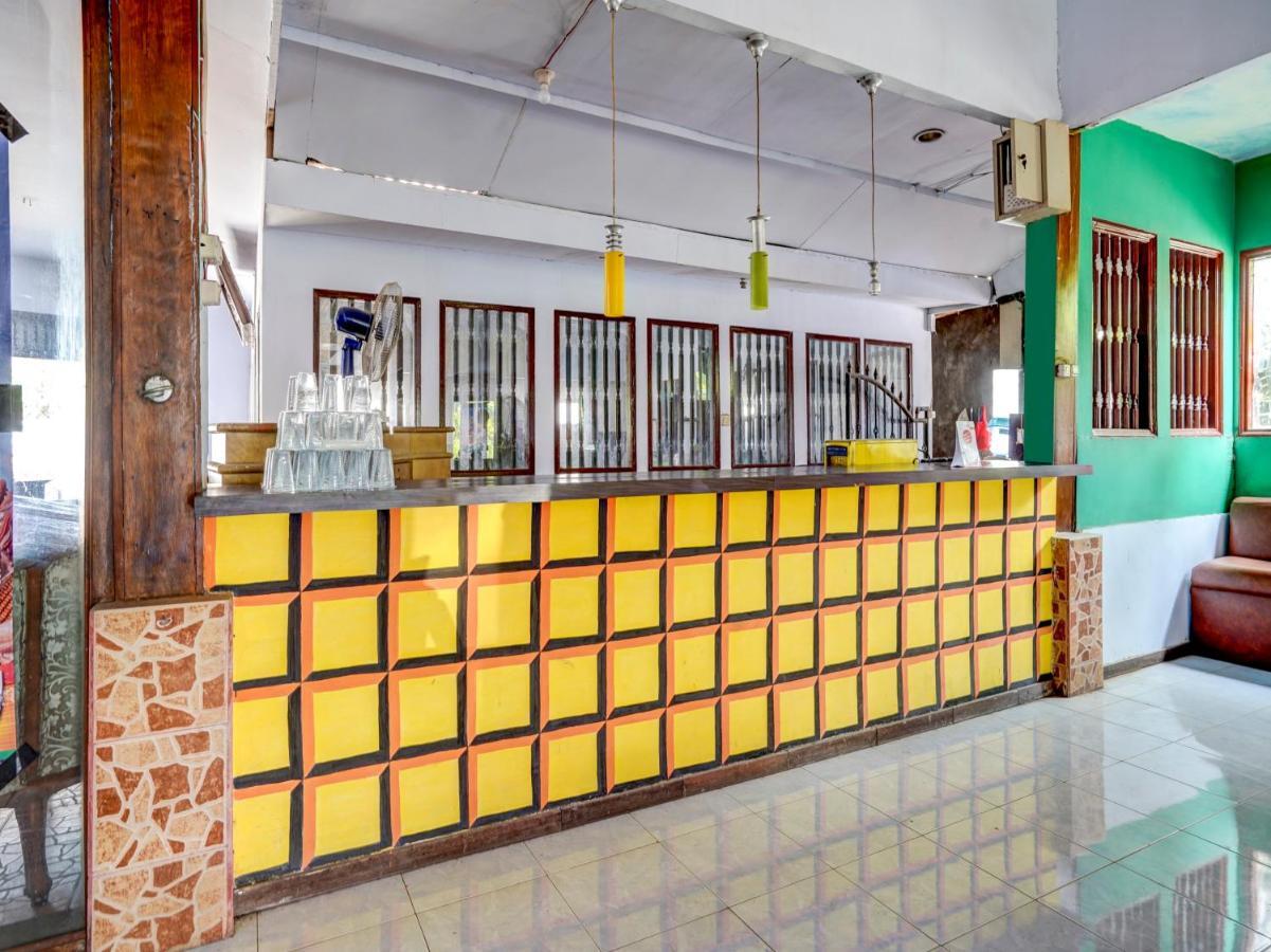 Oyo 3710 Izzi Hotel Lamongan Eksteriør billede