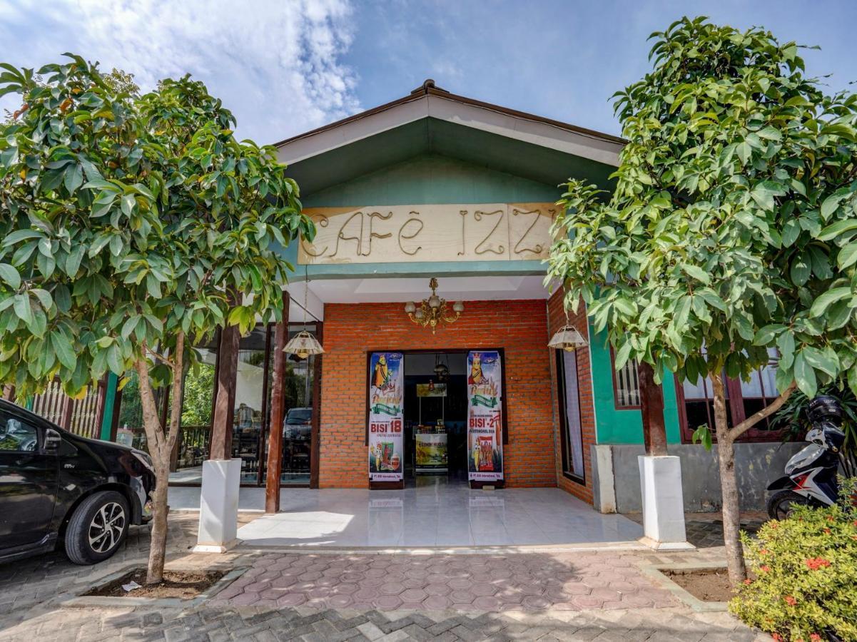 Oyo 3710 Izzi Hotel Lamongan Eksteriør billede