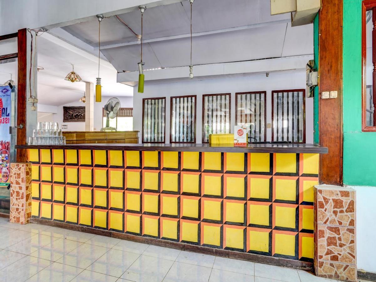 Oyo 3710 Izzi Hotel Lamongan Eksteriør billede