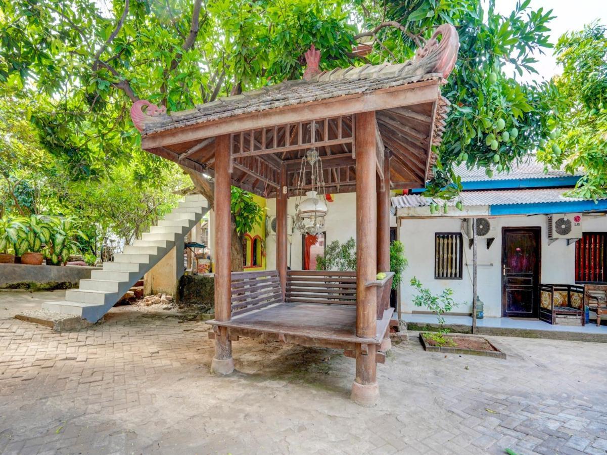 Oyo 3710 Izzi Hotel Lamongan Eksteriør billede