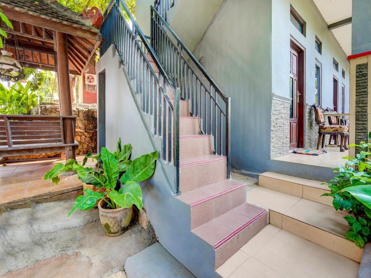 Oyo 3710 Izzi Hotel Lamongan Eksteriør billede