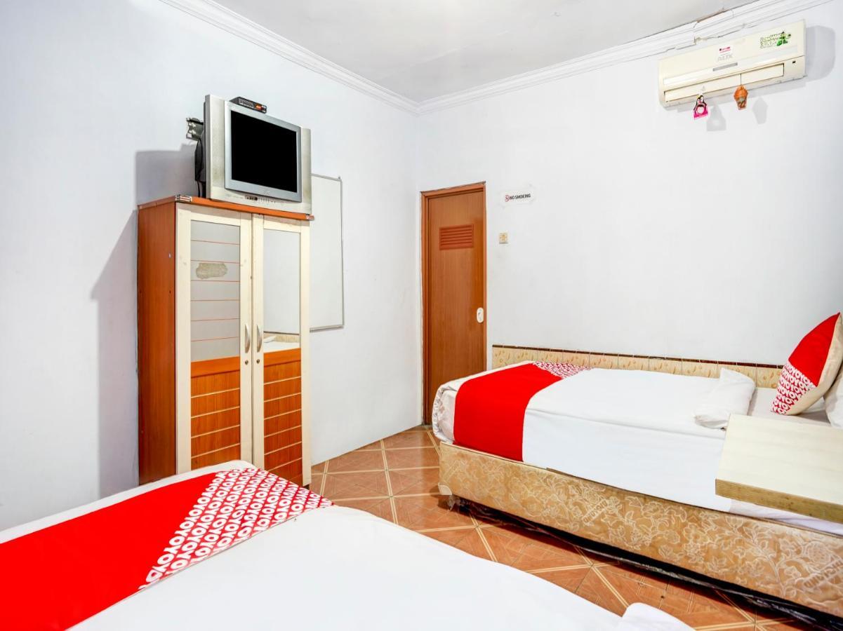 Oyo 3710 Izzi Hotel Lamongan Eksteriør billede