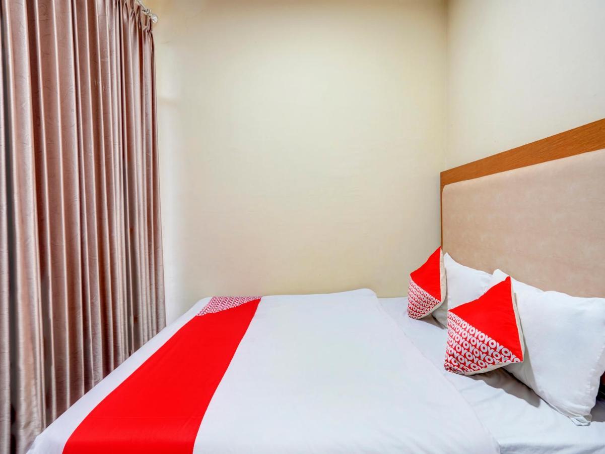 Oyo 3710 Izzi Hotel Lamongan Eksteriør billede