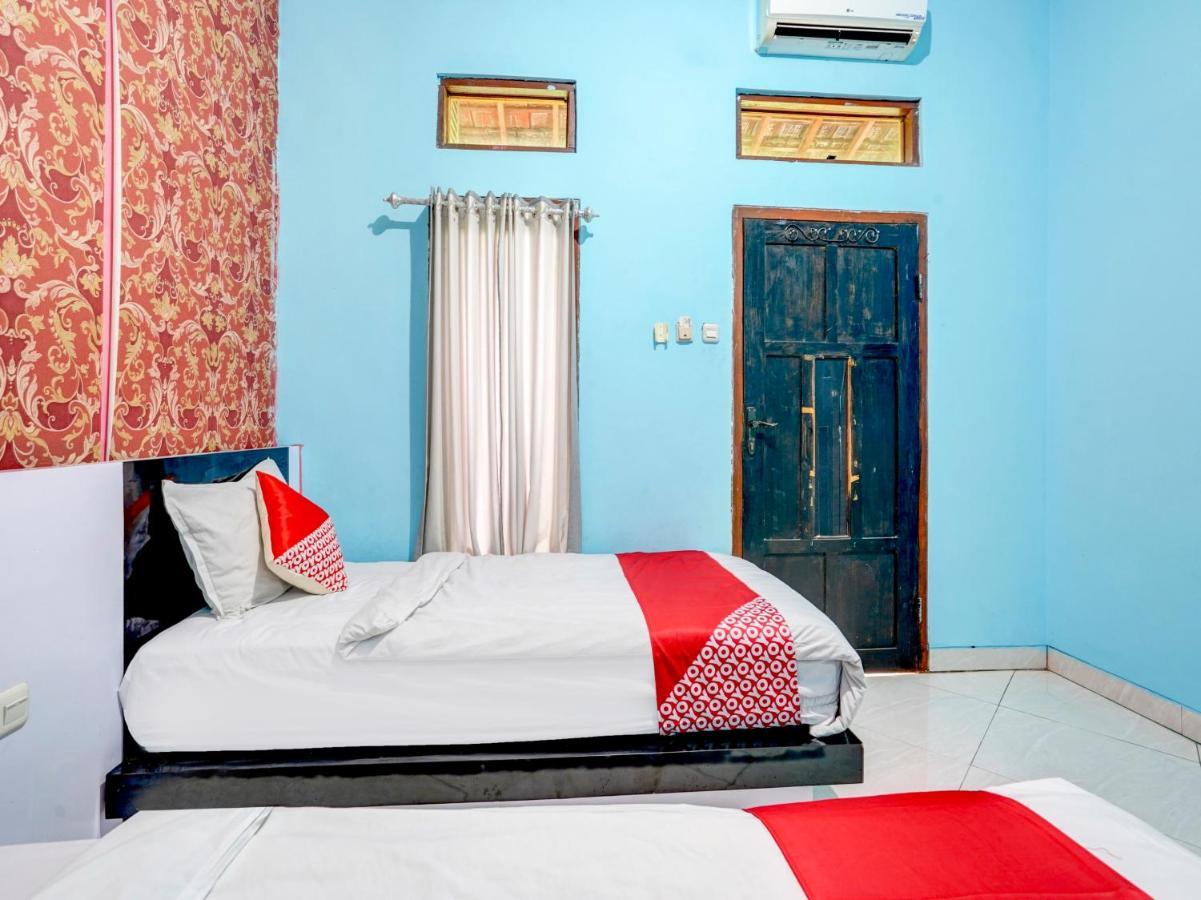 Oyo 3710 Izzi Hotel Lamongan Eksteriør billede