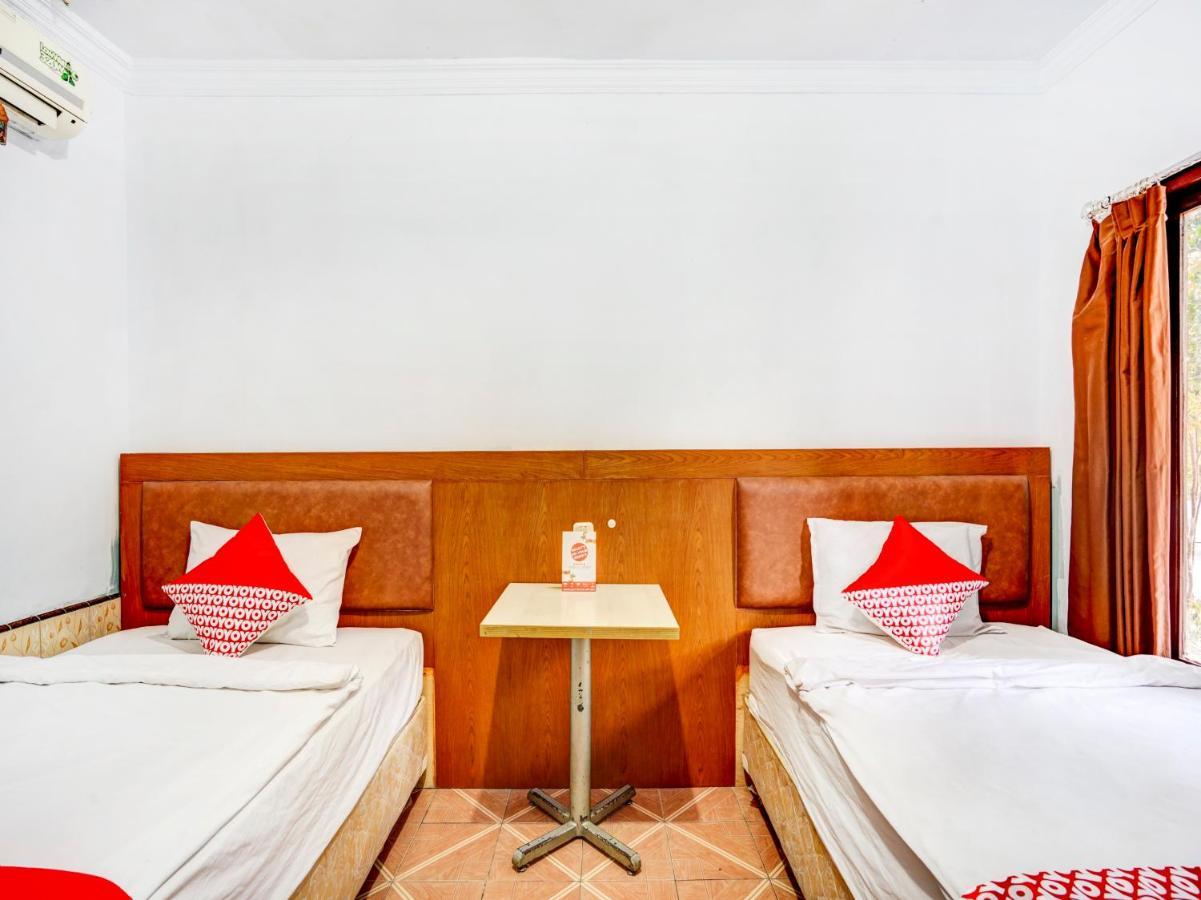 Oyo 3710 Izzi Hotel Lamongan Eksteriør billede