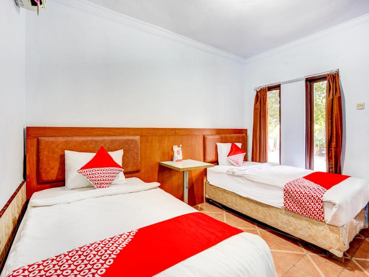 Oyo 3710 Izzi Hotel Lamongan Eksteriør billede