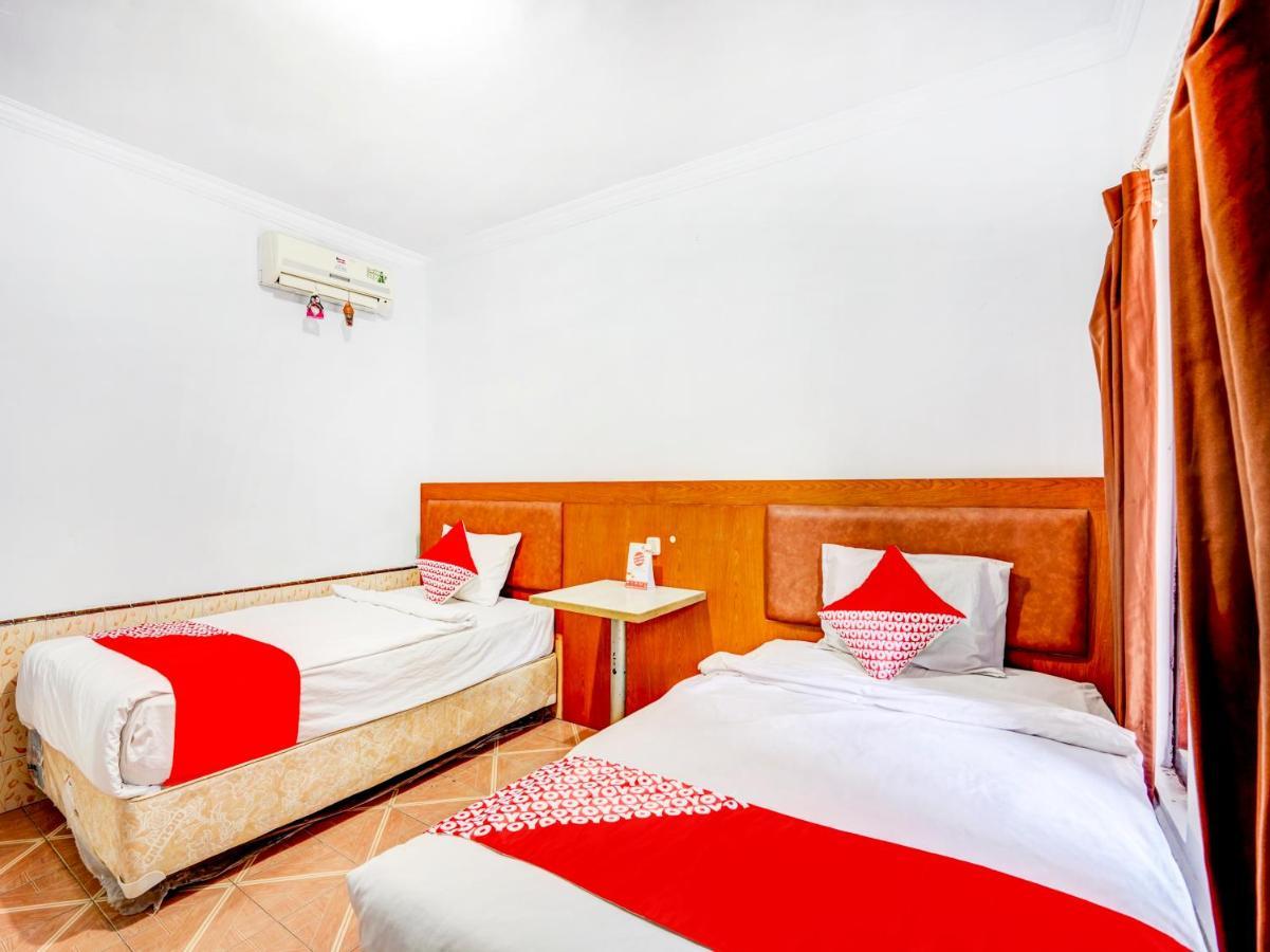 Oyo 3710 Izzi Hotel Lamongan Eksteriør billede